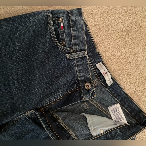 Tommy Hilfiger Mid Rise Denim Short Size 6 Dark wash - Picture 4 of 7